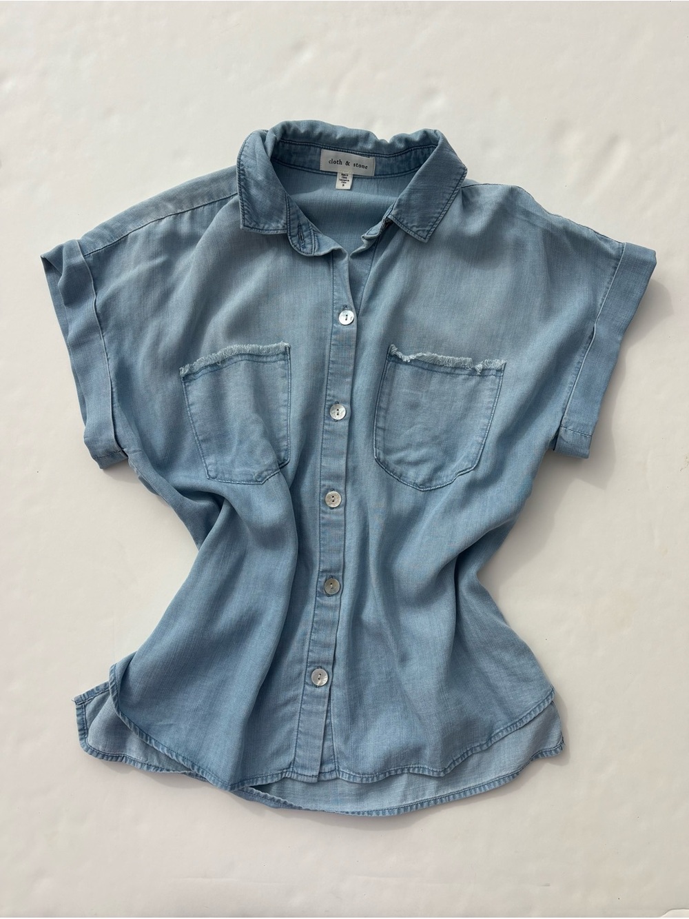 Cloth & Stone Cuffed Denim Chambray Shirt - S